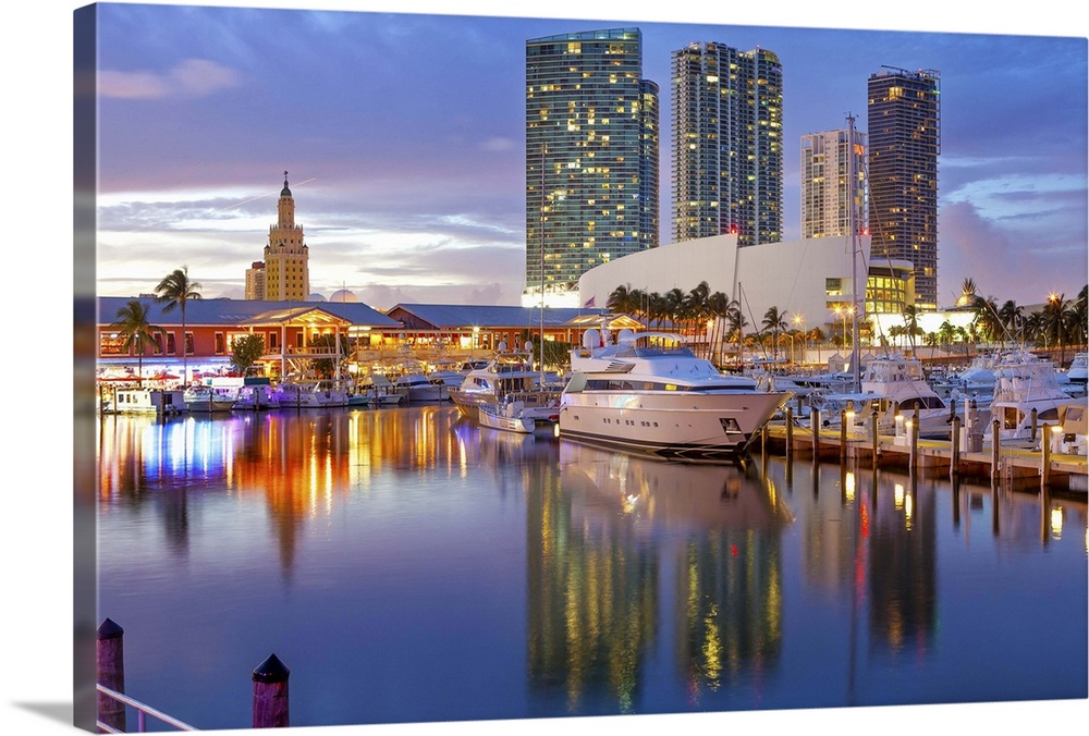 Florida, Atlantic ocean, Miami, Marina at the Bayside Marketplace in Downtown Miami
