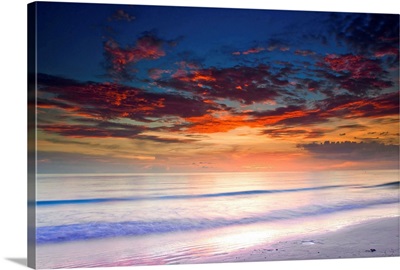 Florida, Saint Petersburg, Saint Petersburg Beach, sunset over Gulf of Mexico