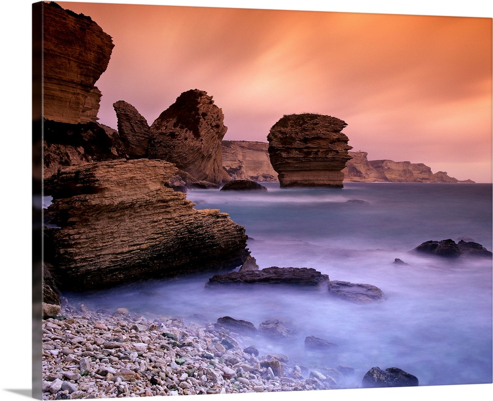 Le Falesie, le famose scogliere di roccia calacarea di Bonifacio e della costa meridionale della Corsica.