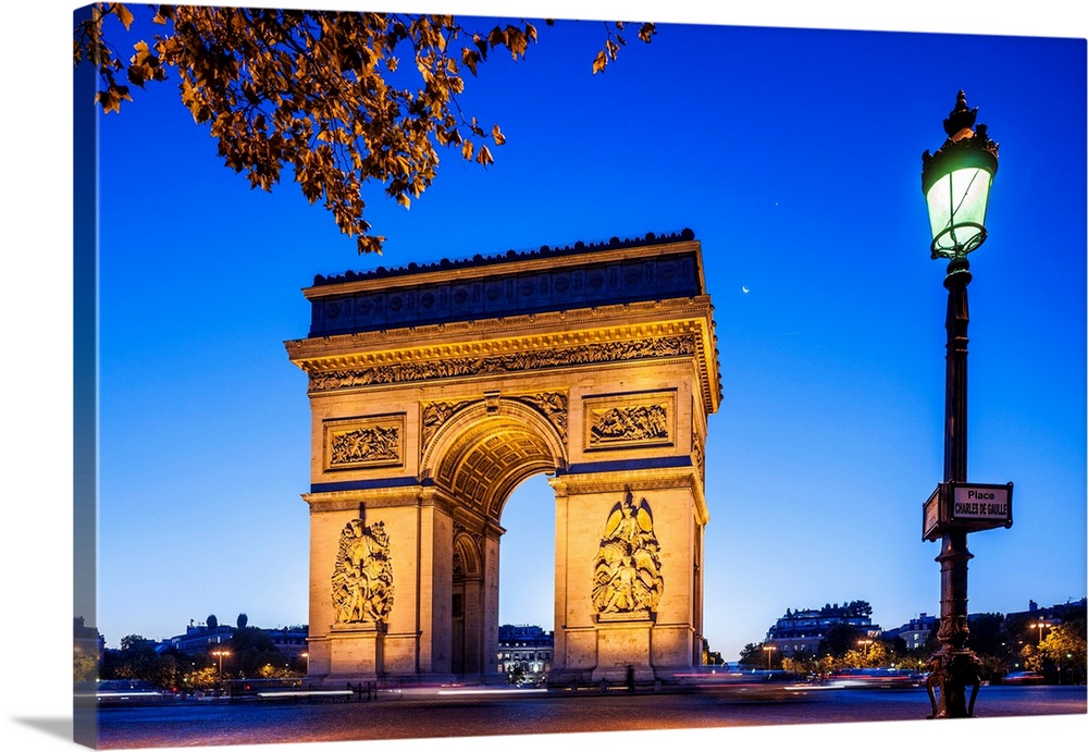 France, Ile-de-France, Paris, Champs Elysees, Arc de Triomphe.