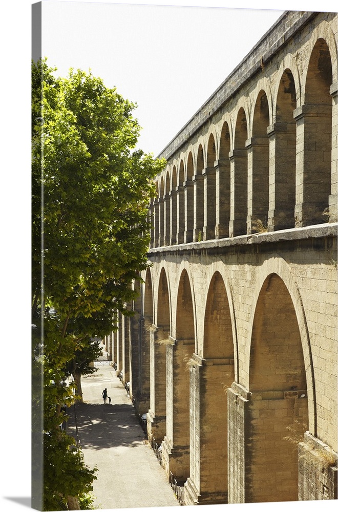 France, Languedoc-Roussillon, Montpellier, Aqueduc Saint Clement in Place de Peyrou