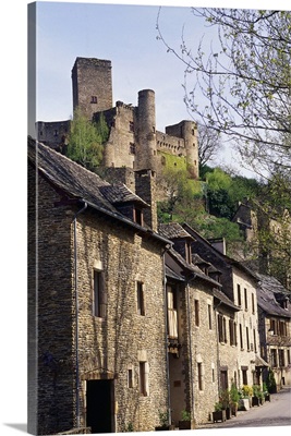 France, Midi-Pyrenees, Belcastel, village and castle