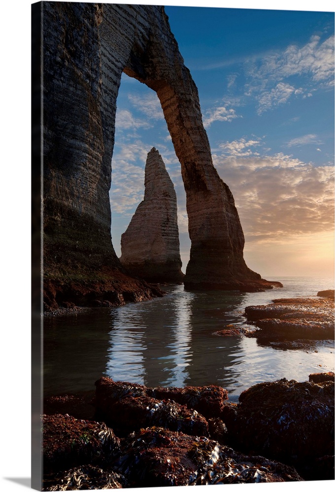 France, Normandy, English Channel, Porte d'Aval natural arch, Aiguille d'Etretat