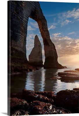 France, Normandy, English Channel, Porte d'Aval natural arch, Aiguille d'Etretat