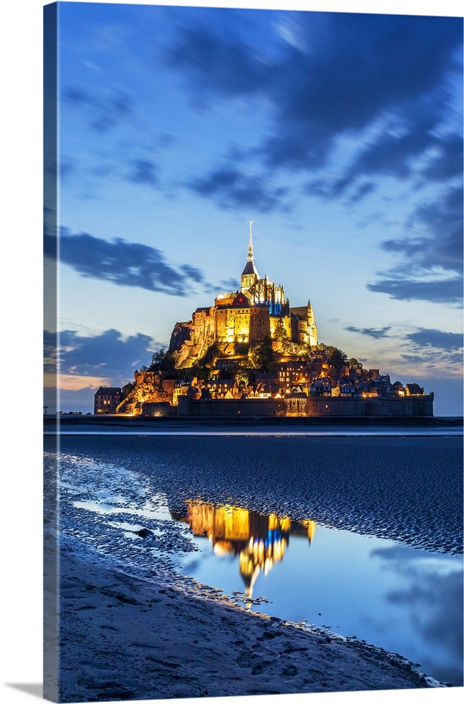 France, Normandy, Mont Saint-Michel, English Channel, Basse-Normandie, The famous medieval abbey and sanctuary on the isla...