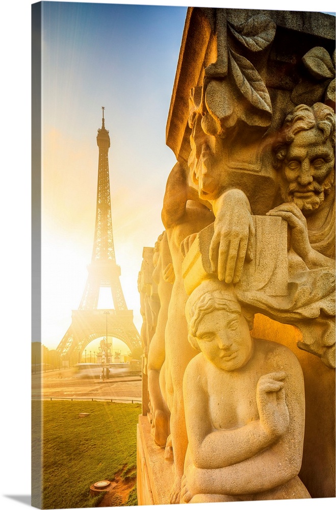 France, Ile-de-France, Ville de Paris, Paris, Invalides, The Eiffel Tower at sunrise and a statue of Trocadero.