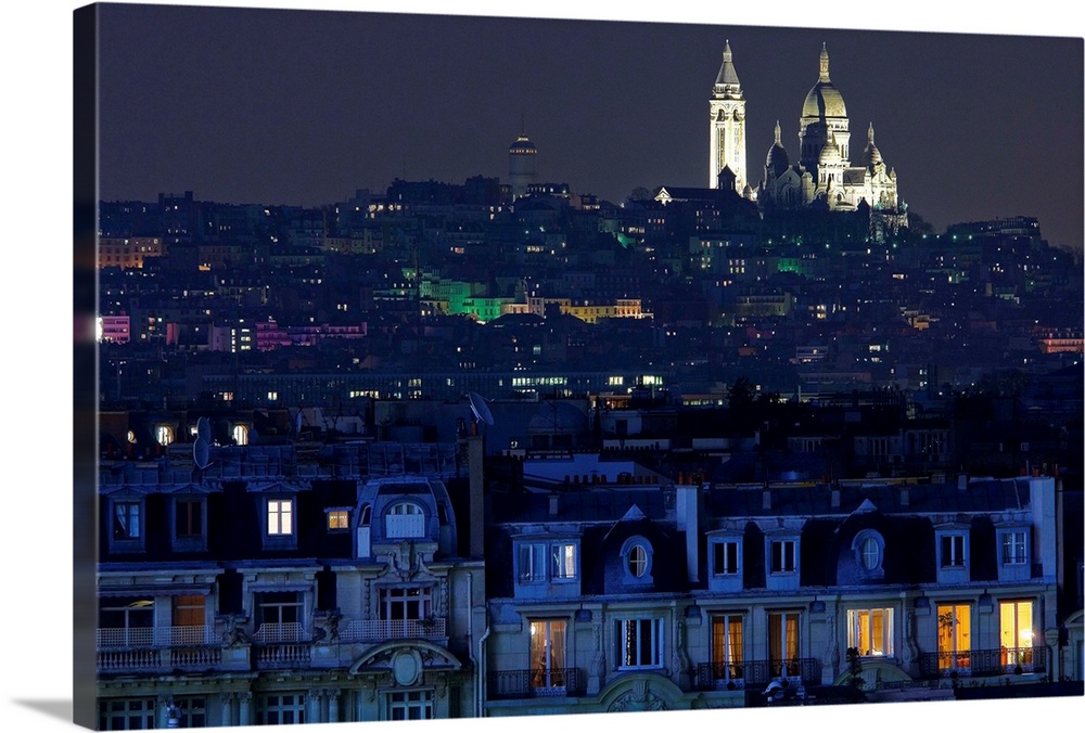 France, Ile-de-France, Paris, View over Paris and the Sacr.. Coeur from the Hilton Hotel