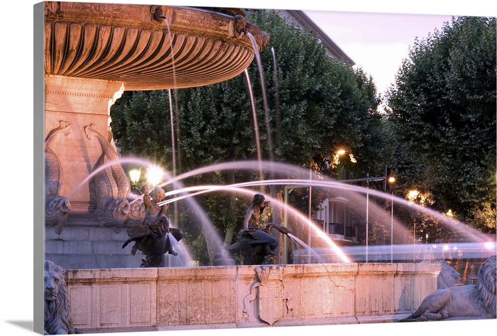 France, Provence-Alpes-Cote d'Azur, Aix-en-Provence, La Rotonde Fountain