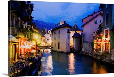 France, Rhone-Alpes, Haute-Savoie, Annecy town, Thiou canal