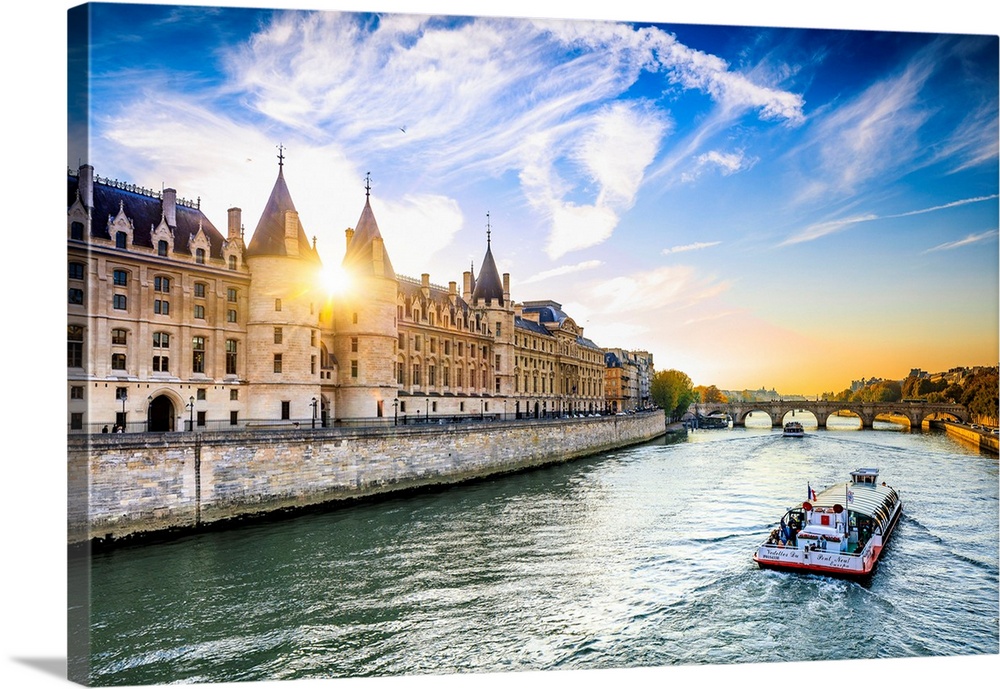 France, Ile-de-France, Seine, Ville de Paris, Paris, Ile de la Cite, Ile Saint-Louis, The Conciergerie, part of the Palais...