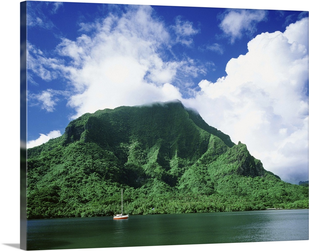 French Polynesia, Polyn.sie fran.aise, Society Islands, Iles de la Soci.t., Moorea, Cook's Bay, Mt Rotui