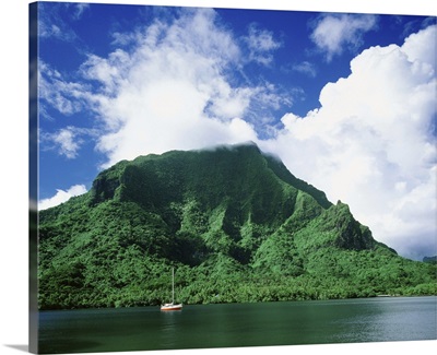 French Polynesia, Moorea, Tahiti, Cook's Bay, Mt Rotui