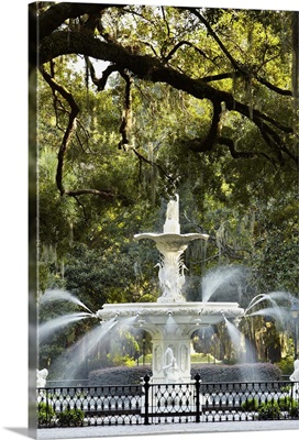 Georgia, Savannah, Fountain in Forsyth Park, historic district