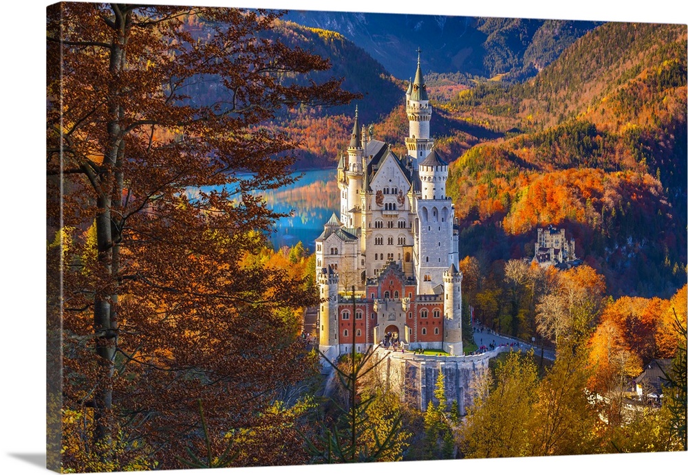 Germany, Bavaria, Swabia, Neuschwanstein Castle and Hohenschwangau Castle with Lake Alpsee