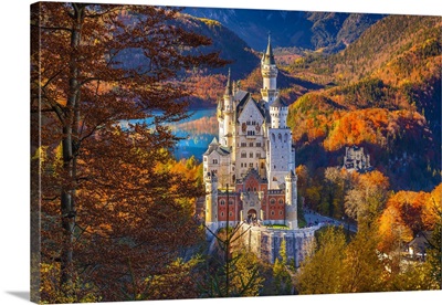 Germany, Bavaria, Neuschwanstein Castle And Hohenschwangau Castle With Lake Alpsee