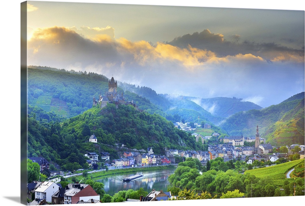 Germany, Rhineland-Palatinate, Moselle Valley, Moselle Wine Route, Cochem, Cochem Imperial Castle and Moselle River.