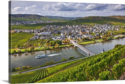 Germany, Rhineland-Palatinate, Moselle Valley, Trittenheim, The village
