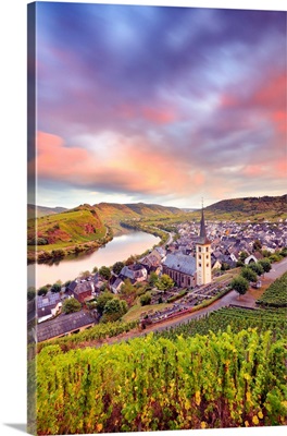 Germany, Rhineland-Palatinate, Saxon Wine Route, Bremm And Mosel River Narrow Bend