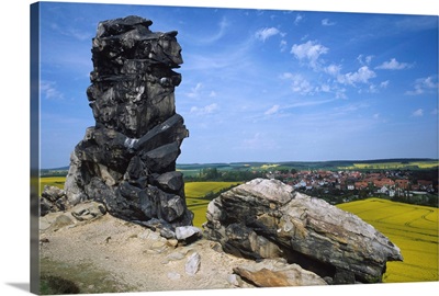 Germany, Sachsen-Anhalt, Teufelsmauer rock formation near Weddersleben & Quedlinburg