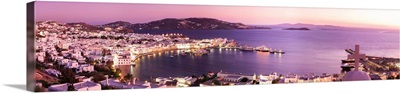 Greece, Aegean islands, Cyclades, Mykonos, Chora and old harbor at sunset