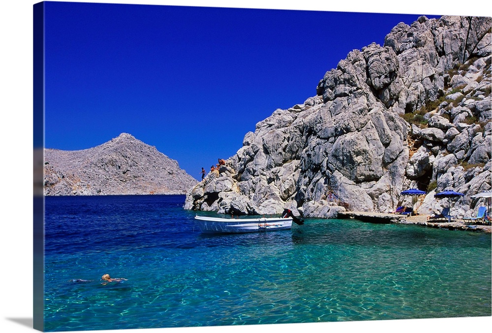 La Baia di Agios Nikolaos, sull'isola di Simi, Dodecaneso.