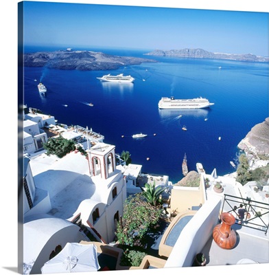 Greece, Aegean islands, Santorini, Fira, view towards cruise ships in the crater