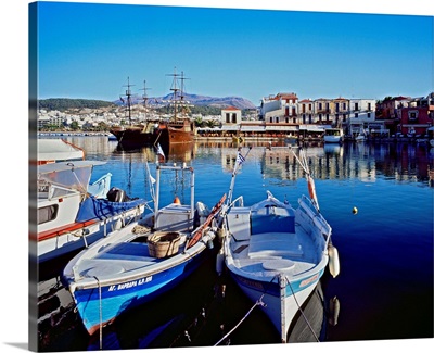 Greece, Crete Island, Rethymnon, Old venetian harbor, taverns on seaside