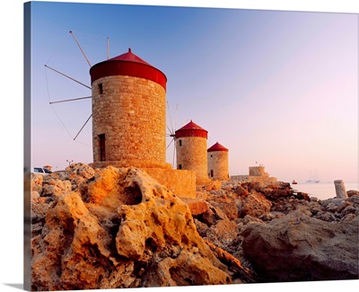 Greece, Dodecanese, Rhodes, Mandraki port, windmills and St. Nikolaos castle