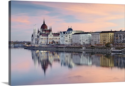 Hungary, Budapest, The Danube River And The Parliament Building