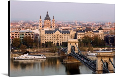 Hungary, Budapest, View of Szechenyi Chain Bridge