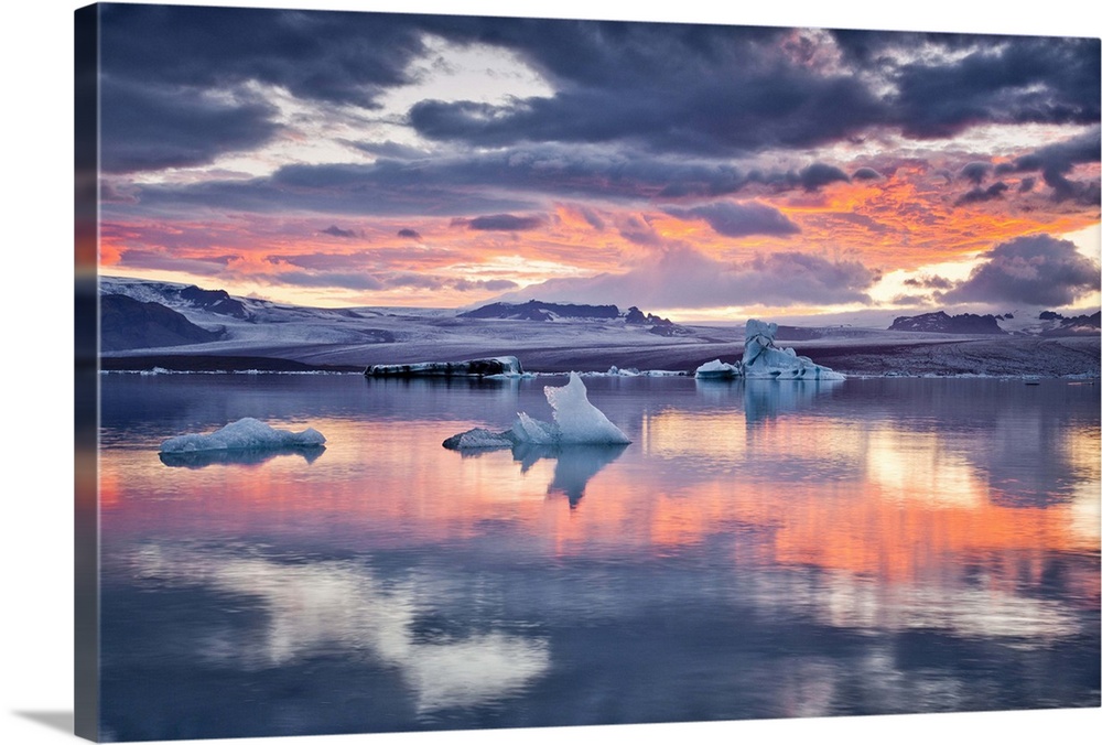 Iceland, South Iceland, Su..urland, Jokulsarlon, lagoon with icebergs and Breidamerkurjokull glacier at sunset