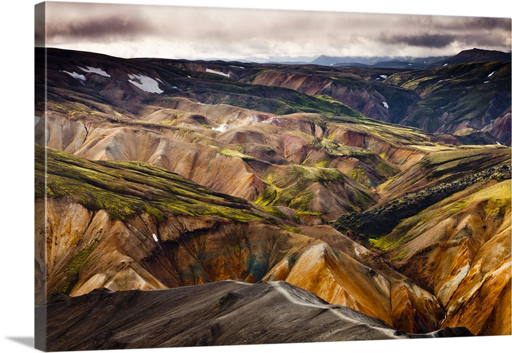 Iceland, South Iceland, Landmannalaugar, multi colored volcanic landscape on Landmannalaugar.