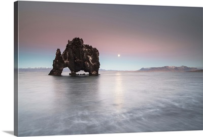 Iceland, Northwest Iceland, Vatnsnes peninsula, Hvitserkur rock at dusk