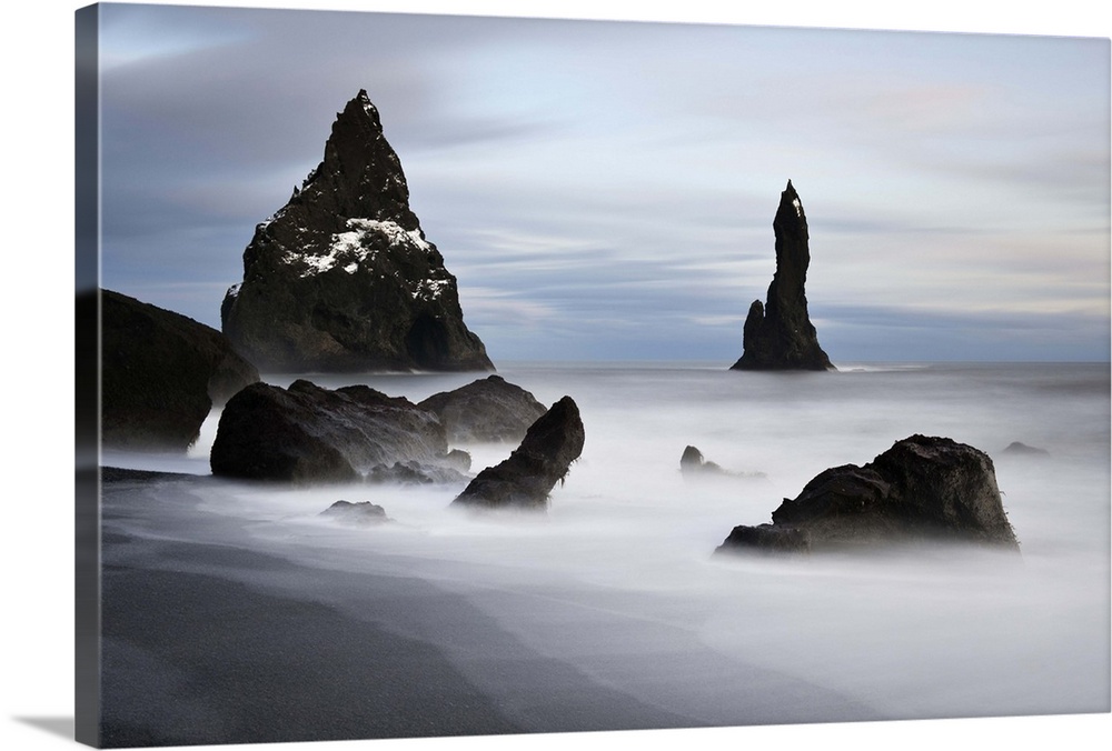 Iceland, Vik i Myrdal, Seascape of Reynisdrangar, Basalt Sea Stacks