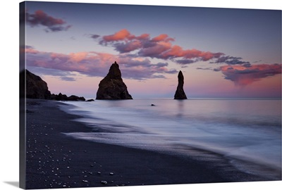 Iceland, Vik i Myrdal, volcanic rock formations on the coast in the evening