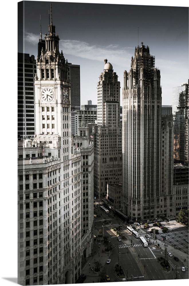 USA, Illinois, Chicago, Tribune tower and the Wrigley building  overlooking the Chicago River