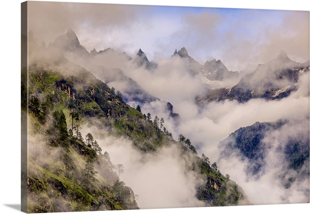 India, Himachal Pradesh, Kasol, Kasol mountains and Papsura mountains in the background.