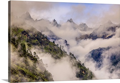 India, Himachal Pradesh, Kasol, Kasol mountains and Papsura mountains in the background