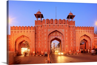 India, Rajasthan, Jaipur, View of Chandpol Gate