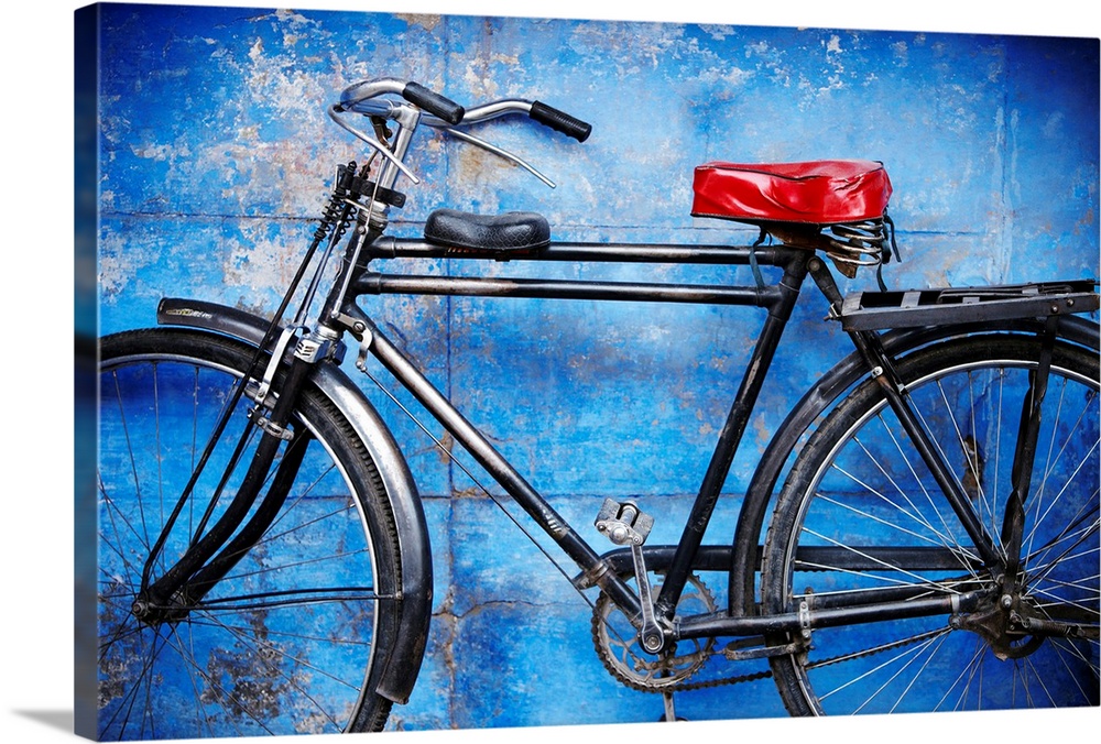 India, Rajasthan, Jodhpur, Bicycle in old city