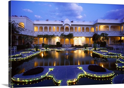 India, Rajasthan, Udaipur, Lake Palace Hotel. The exterior