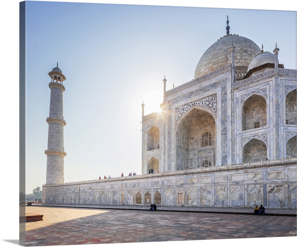 India, Uttar Pradesh, Agra, Taj Mahal, The cenotaph built by the Mughal emperor Shah Jahan, to house the tomb of his favor...