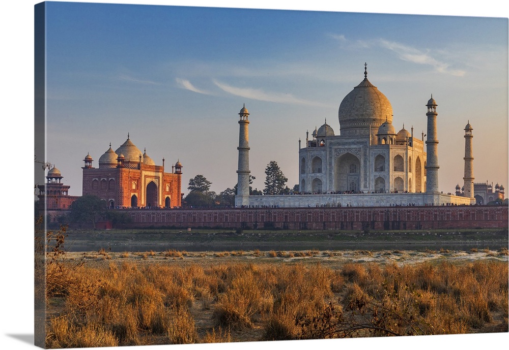 India, Uttar Pradesh, Agra, Taj Mahal, The cenotaph built by the Mughal emperor Shah Jahan, to house the tomb of his favor...