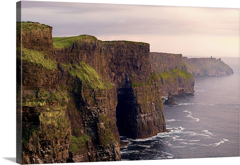 Ireland, Clare, Atlantic ocean, Sunset on the Cliffs of Moher