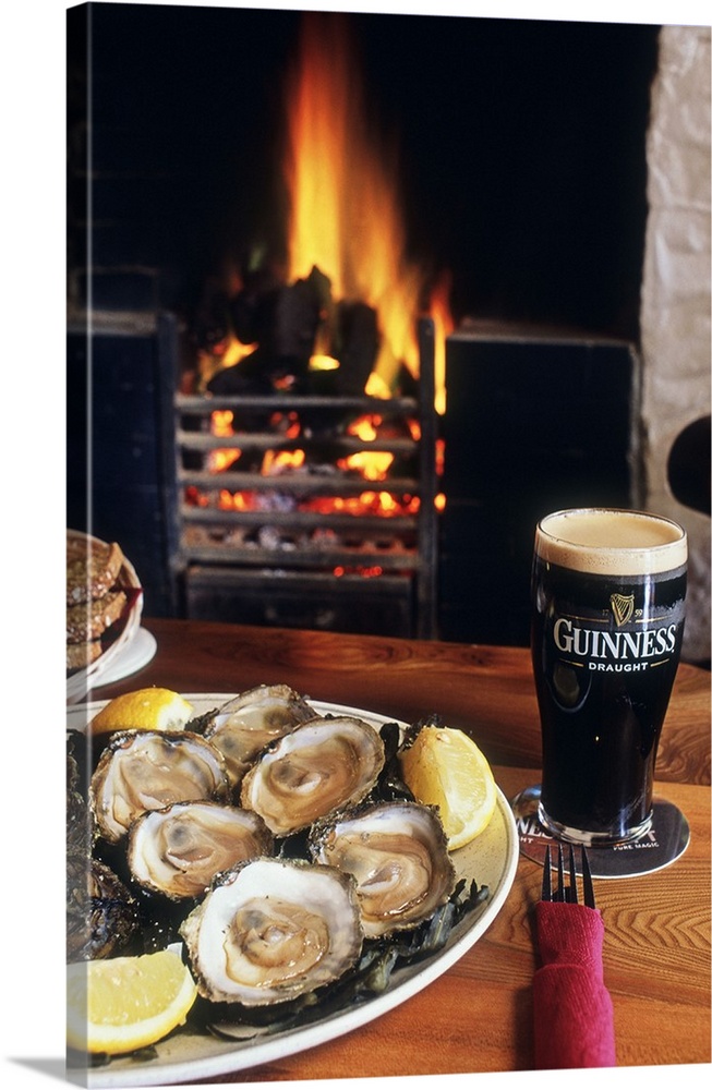 Ireland, Clare, Oysters at Monk's pub