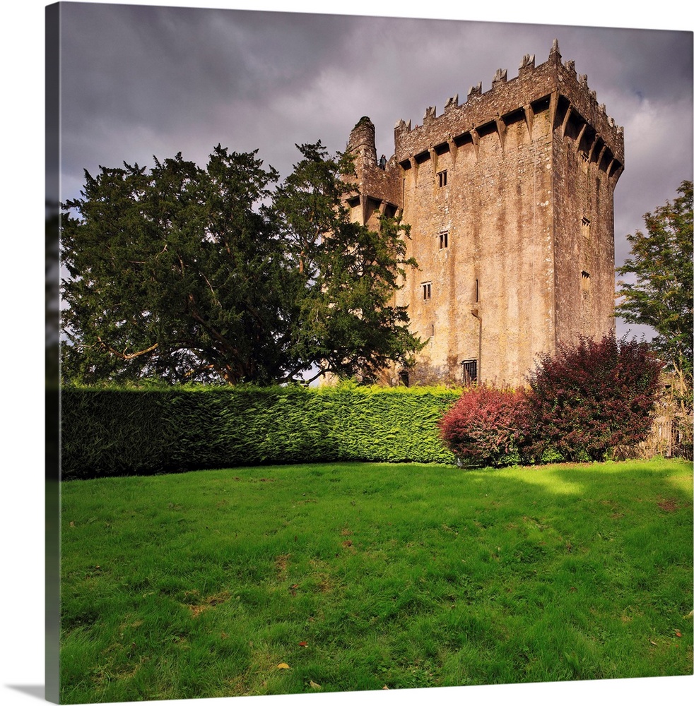 Ireland, Cork, Blarney, Travel Destination, Millions of visitors every year come to Blarney Castle to kiss its famous stone