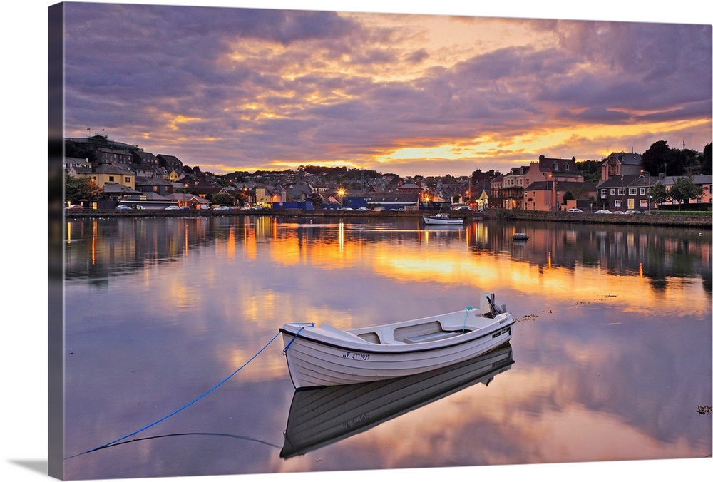 Ireland, Cork, Kinsale, View of the Kinsale Harbor with the seafront.