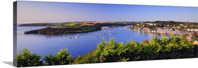 Ireland, Cork, Kinsale, View of the Kinsale Harbour with the seafront