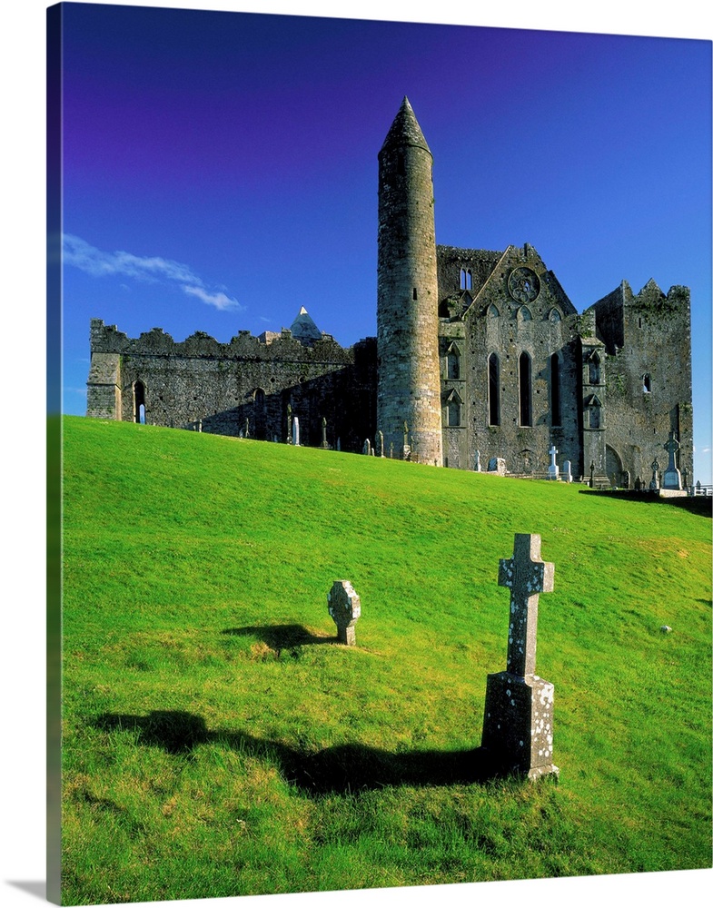Ireland, County Tipperary, Rock of Cashel, a spectacular complex of Medieval buildings