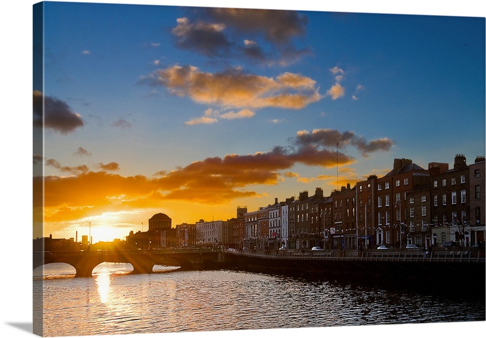 Ireland, Dublin, Liffey riverside at sunset